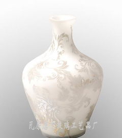 光影与匠心 玻璃工艺品的独特魅力