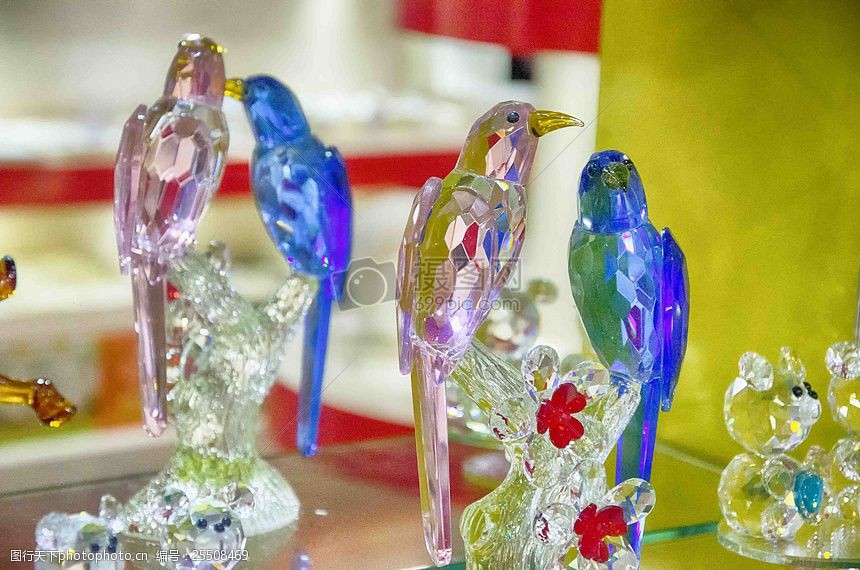 光影间的艺术 探寻玻璃工艺品的晶莹世界